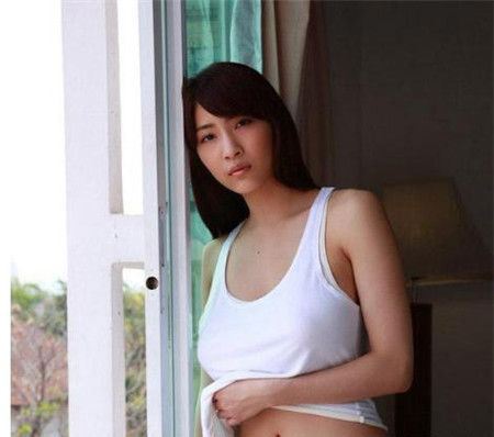 日本10大宅男女神 超无辜的脸蛋着实令人吃惊