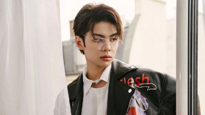 王晨艺怼机场代拍 理智追星不好吗