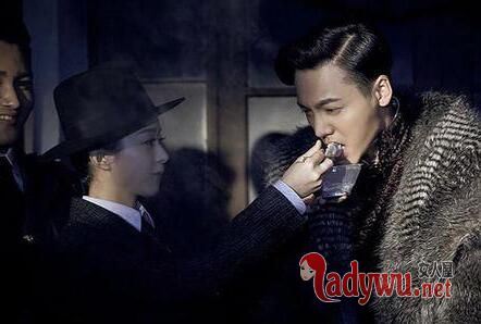 赵丽颖当众解内衣 宫锁沉香最大尺度床戏