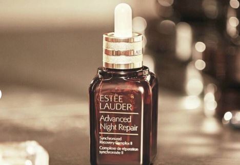 雅诗兰黛精华液功效与作用 雅诗兰黛精华液的正确使用方法