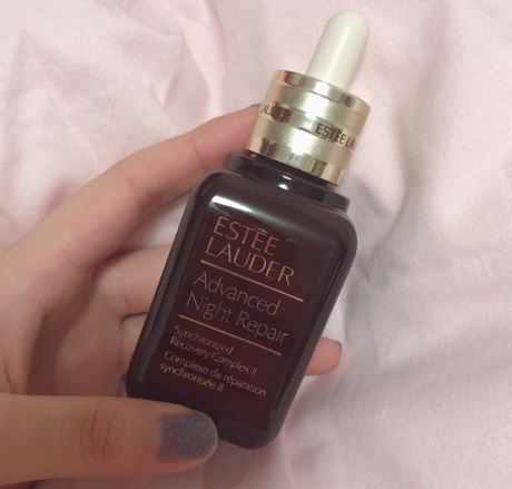 雅诗兰黛精华液功效与作用 雅诗兰黛精华液的正确使用方法