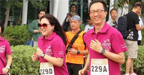 伏明霞离婚真的的 伏明霞老公出面辟谣了