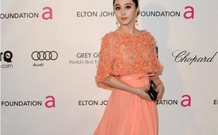 范冰冰真空上阵露两点 露八字奶身材撩人