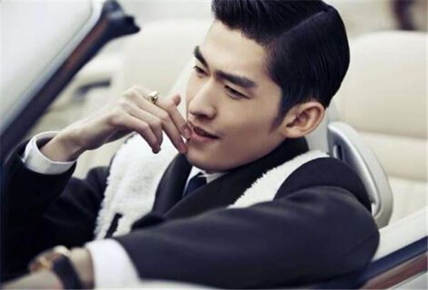 张翰家庭背景富二代吗 张翰的父母做什么的