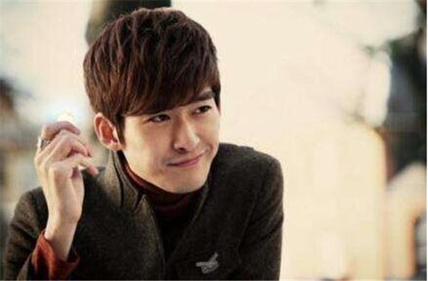 张翰家庭背景富二代吗 张翰的父母做什么的