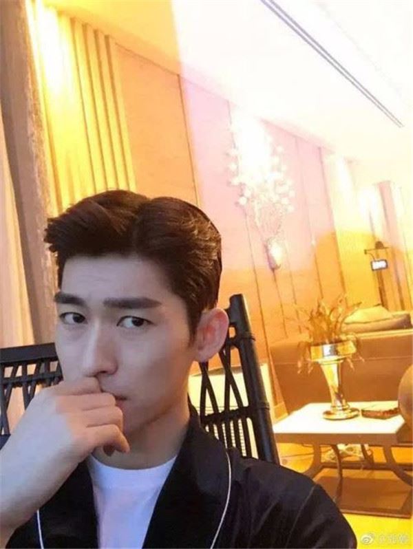 张翰家庭背景富二代吗 张翰的父母做什么的