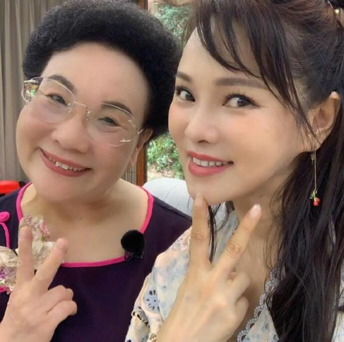 秦昊妈妈劝伊能静谨言慎行 网友表示比伊能静通透情商太高了