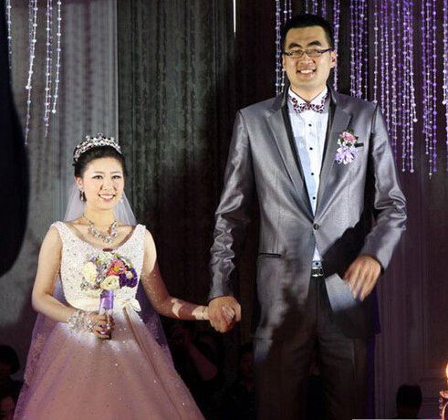 张兆旭与娇妻刘玥彤结婚照 张兆旭的身高多少