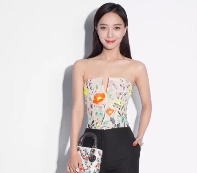 王珞丹遇疯狂粉丝示爱 粉丝的热情吓到偶像