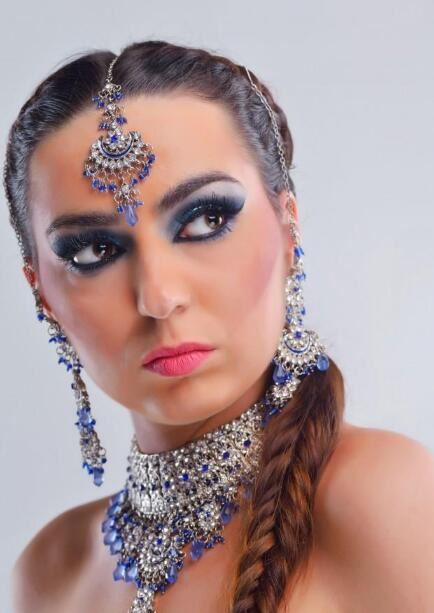 国字脸女生适合什么发型？选对发型简单的方法