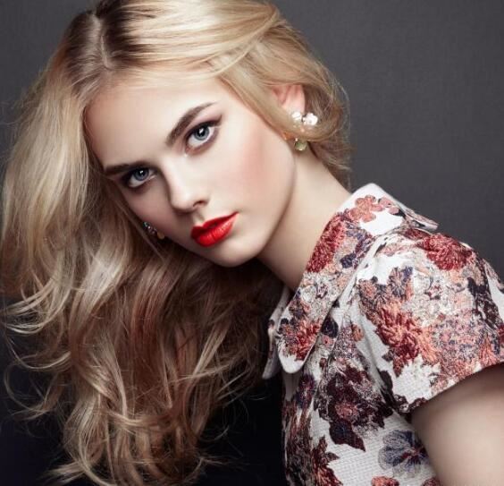 国字脸女生适合什么发型?选对发型简单的方法