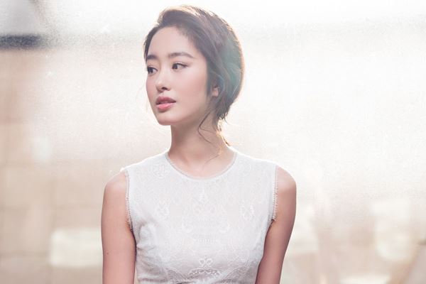 杨采钰老公陈金飞吗 杨采钰一双大长腿让人羡慕