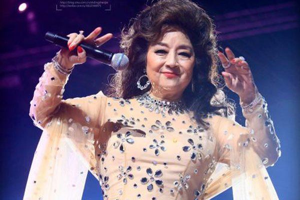 徐小凤怀旧经典歌曲 特别的机遇成为歌手