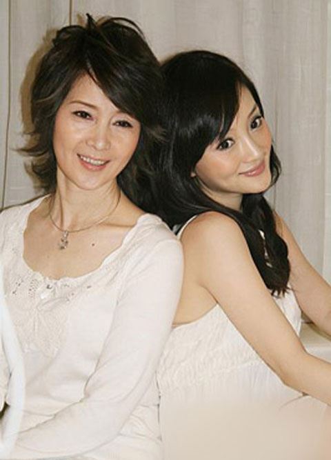 张伟欣回应李小璐出轨 李小璐妈妈张伟欣再婚