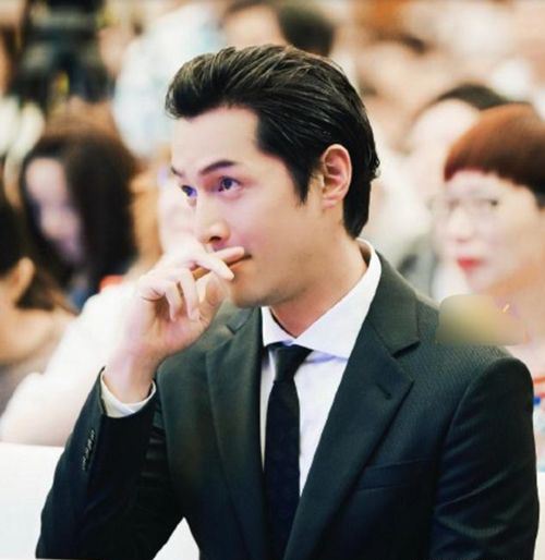 胡歌真的困了上热搜 为了公益也是拼了