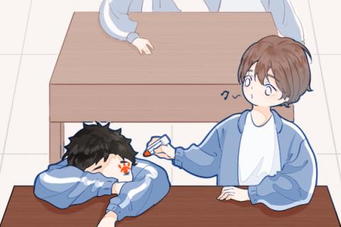 学长错一题往笔筒里插一支笔 他的惩罚太霸道