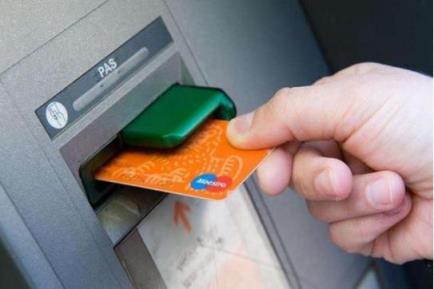 结婚时继母给了张卡当陪嫁，三年后我查询余额惊呆了!