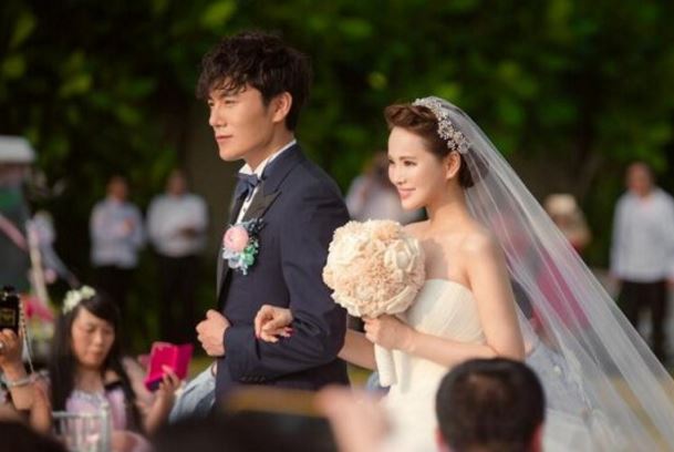 【西看】秦昊伊能静怎么认识的差几岁 秦昊伊能静怎么好上的