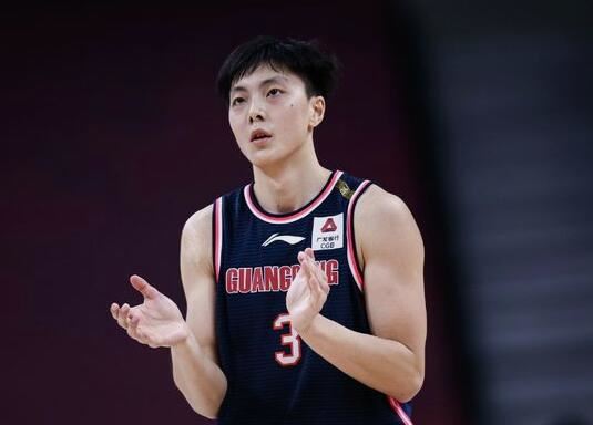 【西看】胡明轩女朋友是谁高诗岩结过婚知乎瓜 胡明轩女朋友资料微博照片