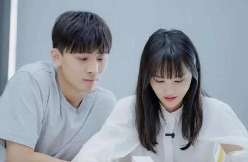 【西看】郑爽代孕事件怎么回事来龙去脉 怀孕十月大肚子照双胞胎是谁的