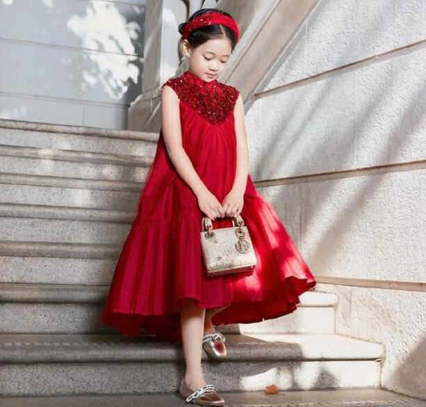 梅婷女儿登封面遗传妈妈美貌 大名太甜寓意父母恩爱之情