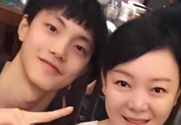 【西看】胡明轩个人资料单亲家庭家境怎么样 胡明轩女朋友被扒疑结婚生子