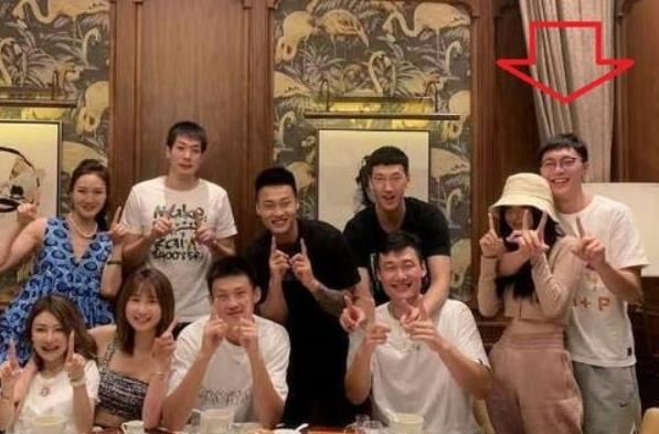 【西看】胡明轩个人资料单亲家庭家境怎么样 胡明轩女朋友被扒疑结婚生子