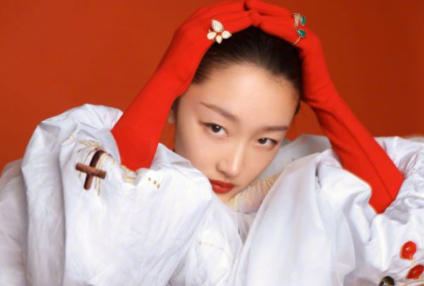 【西看】周冬雨屏幕是什么梗多高 周冬雨电影作品有哪些个人资料起底