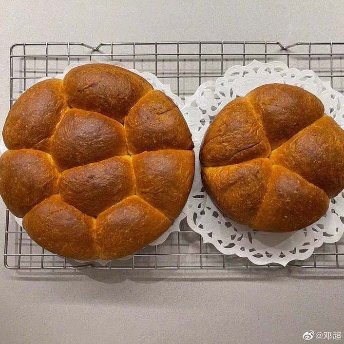 【西看】孙俪陪邓超雨中剪葱 邓超自侃“葱动”逗笑老婆