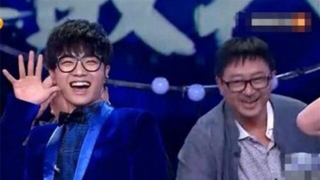 华晨宇家世显赫 父亲华福雄是某银矿企业副董(妥妥的富二代)