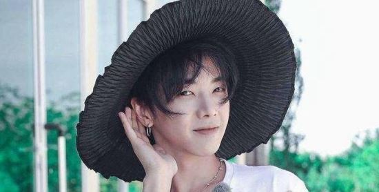 华晨宇家世显赫 父亲华福雄是某银矿企业副董(妥妥的富二代)