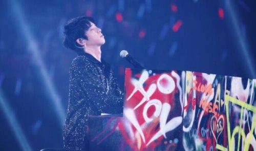 华晨宇家世显赫 父亲华福雄是某银矿企业副董(妥妥的富二代)