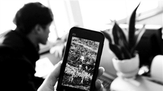 智能手机拍到外星人事件 手机自带软件特效(纯属意外)