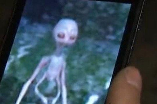 智能手机拍到外星人事件 手机自带软件特效(纯属意外)