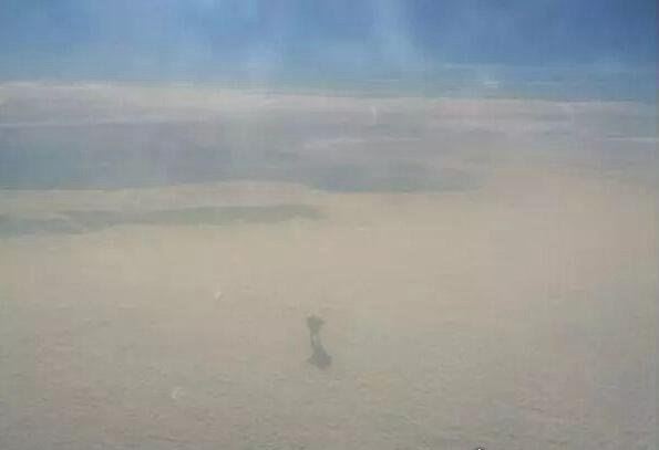 飞机上拍到神仙救人 专家称神仙图片并非伪造(附视频)