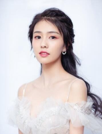 白梦妍白鹿八卦大盘点 不仅为鹿晗改艺名还和许凯纠缠不清