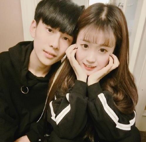 王乐乐杨清柠接吻24秒直播截图 两人18岁就有了孩子