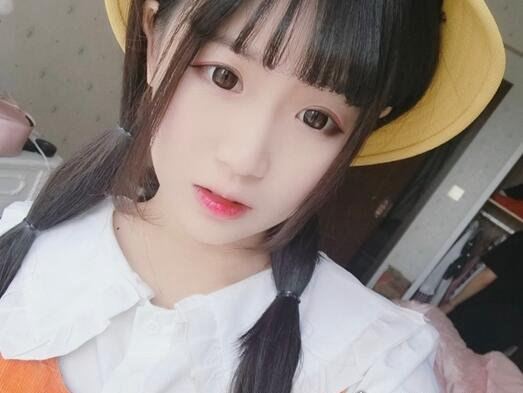 王乐乐杨清柠接吻24秒直播截图 两人18岁就有了孩子