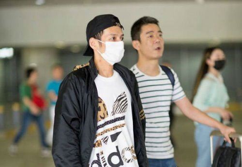 李维嘉得艾滋被证实 现在的网友太会扯(嘉哥好着呢)