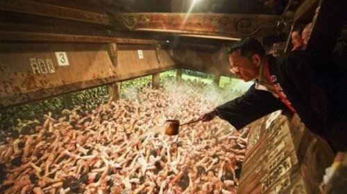 日本最奇葩的节日 裸体节(全身裸体狂奔/起源于祭祀神灵)