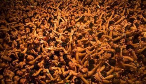 日本最奇葩的节日 裸体节(全身裸体狂奔/起源于祭祀神灵)