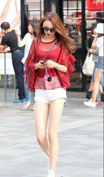 重庆最漂亮的女孩怎么回事？跳舞突然消失变鬼脸(胆小慎入)