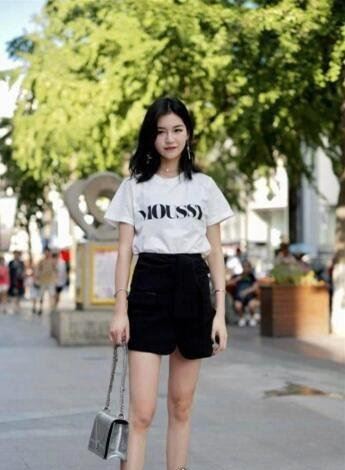 重庆最漂亮的女孩怎么回事？跳舞突然消失变鬼脸(胆小慎入)