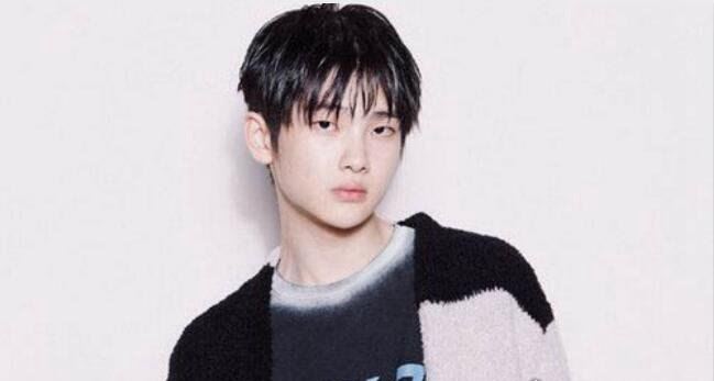 周震南多高 跟167的欧阳娜娜同台比比就知道了(官方身高172)