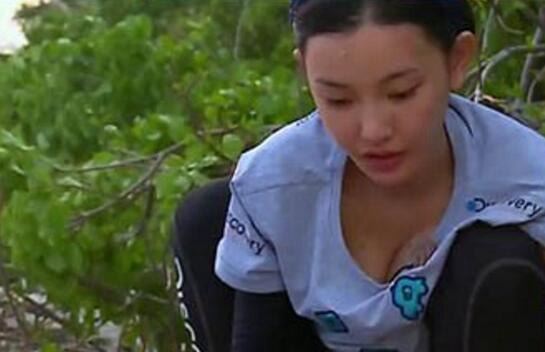 童菲暴露凸点图 以晶女郎身份背景出道