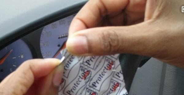 津巴布韦劫精女 为生存强奸男人(用避孕套劫取精液卖钱)