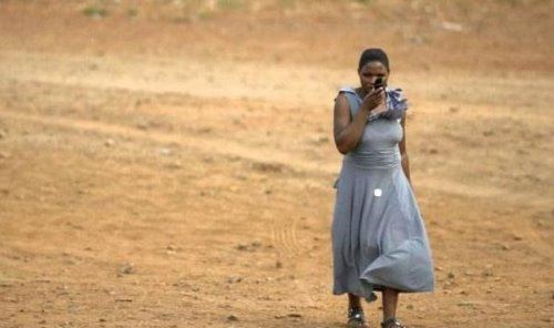 津巴布韦劫精女 为生存强奸男人(用避孕套劫取精液卖钱)