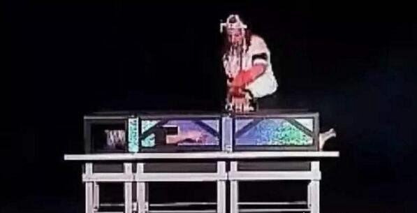 世界十大魔术失误现场 电锯魔术失误后将妻子给锯死(视频)