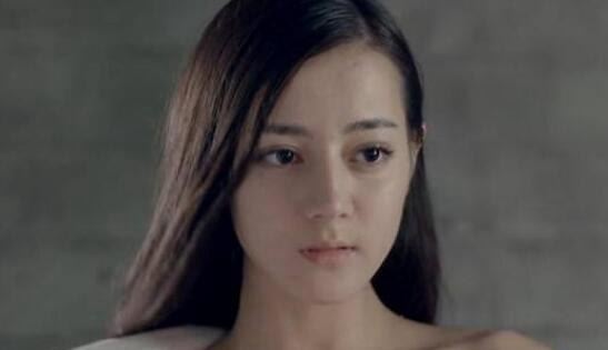 迪丽热巴的脱身照片曝光 性感床戏剧照十分诱人