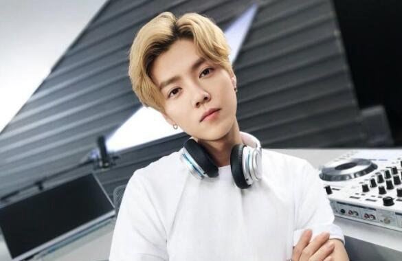 鹿晗吸毒图片根本不存在 疑似SM娱乐公司诋毁造谣行为